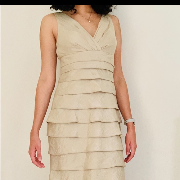 GORGEOUS GOLD DRESS - Picture 1 of 3